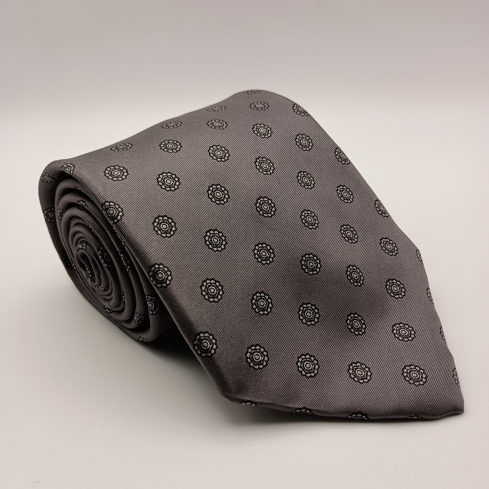 Wroxton 3.25" Mens Grey Medallion Floral Silk Hand Made Necktie
